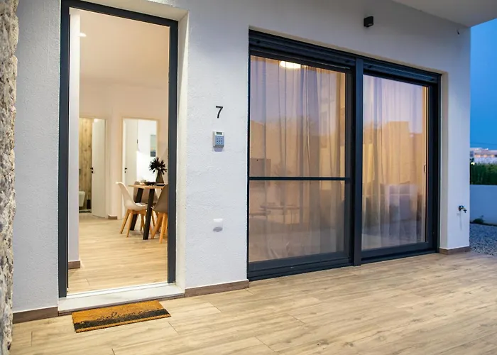 Apartment Pebble Garden *