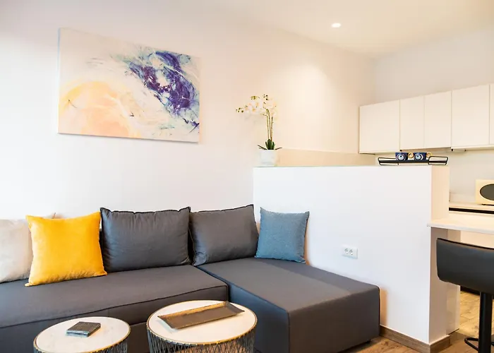 Apartment Pebble Garden