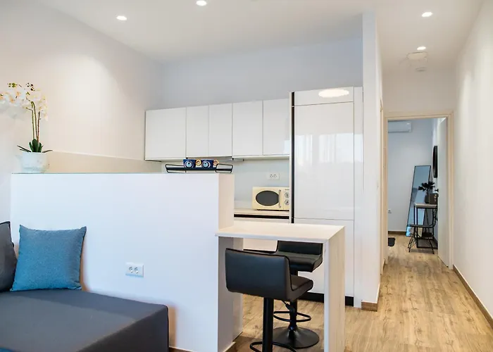 Pebble Garden Apartment *