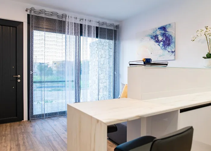 Pebble Garden Apartment *